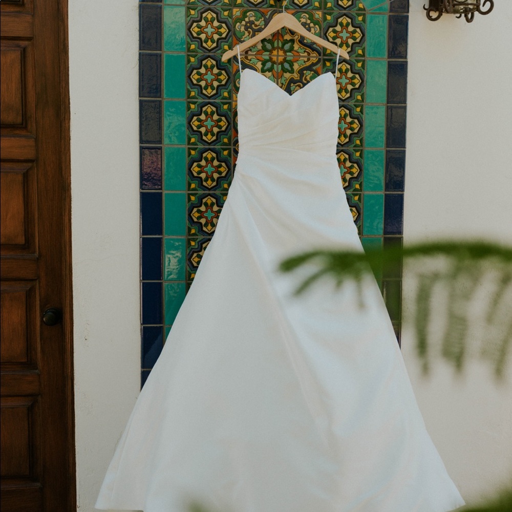 WEDDING DRESS - Picture 7 of 7
